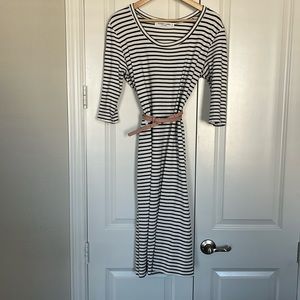 Flattering midi Sonnet James stripe dress.